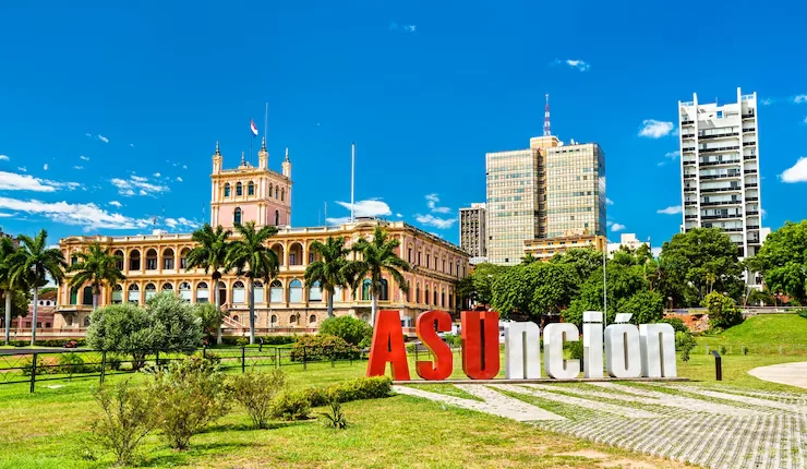 The ASUnción sign in front of Palacio de López and city buildings